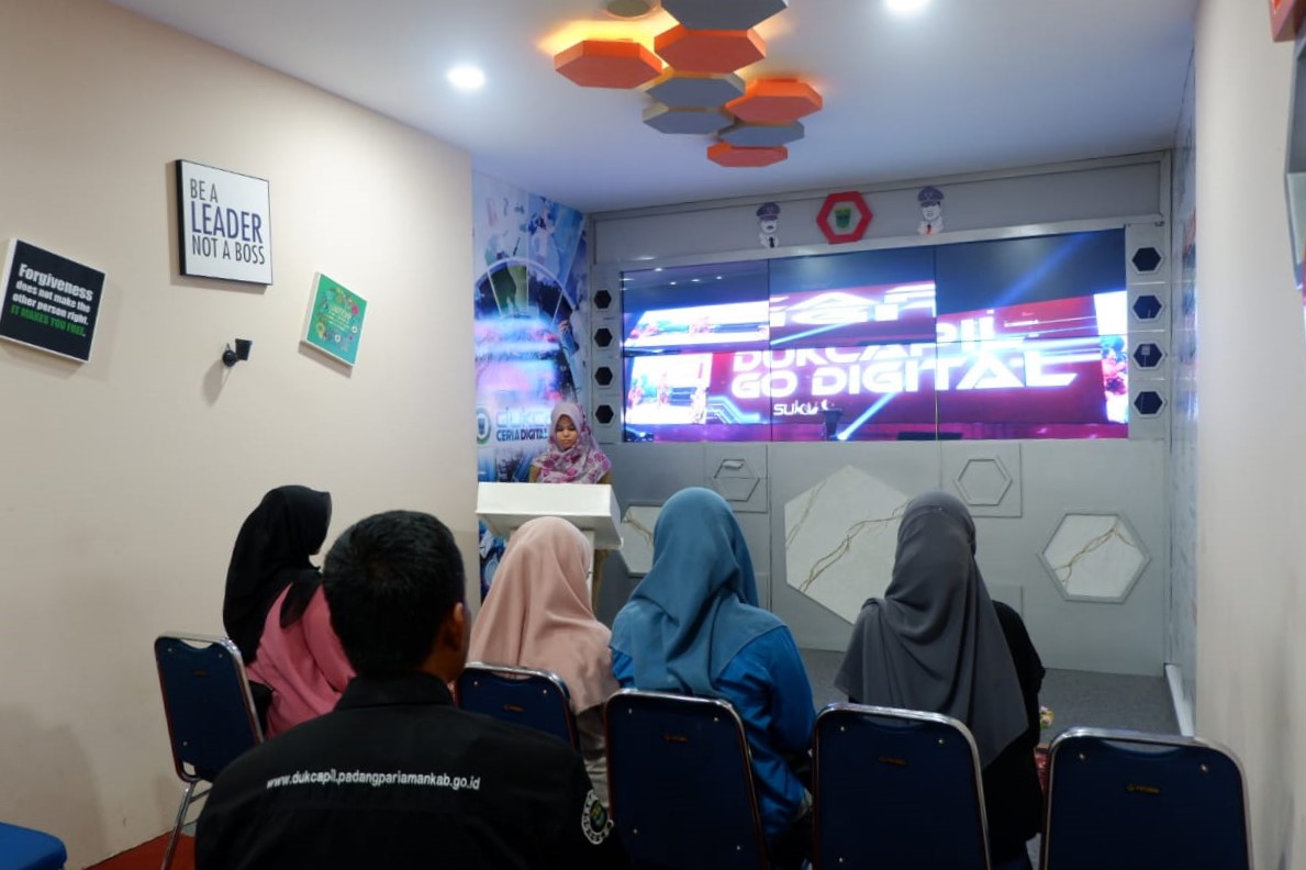 Dikunjungi oleh Mahasiswi UNP, Tim Dukcapil Ceria Bocorkan Manajemen E-Complaint