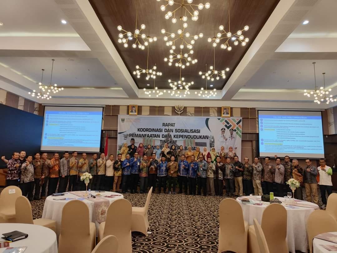 ikuti Rapat koordinasi Evaluasi Kinerja Dinas Dukcapil Provinsi dan Kabupaten/Kota se-Sumatera Barat dan Sosialisasi Kerjasama Pemanfaatan Data Kependudukan
